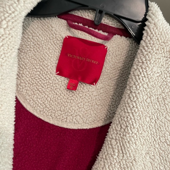 Victoria secret robe - Picture 2 of 4